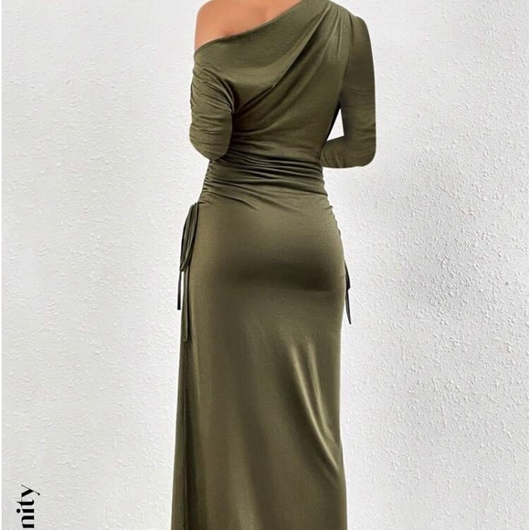SHEIN Unity Solid Drawstring Side Ruched
Fitted Dress army green - Picture 1 of 2